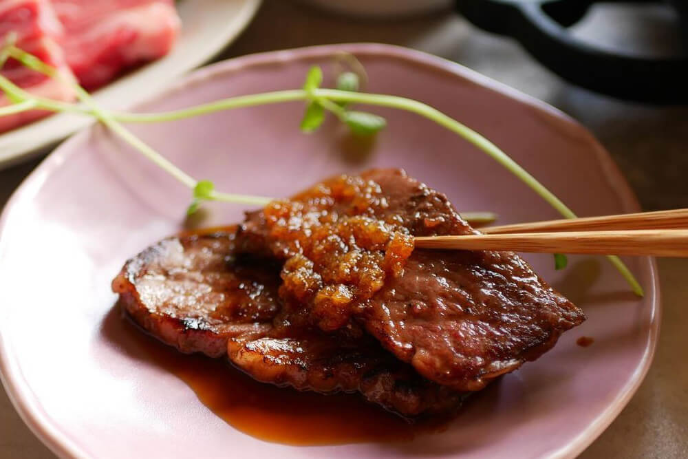 焼肉用】高知県の「土佐あかうし ロース肉」スライス（300g）｜あまり